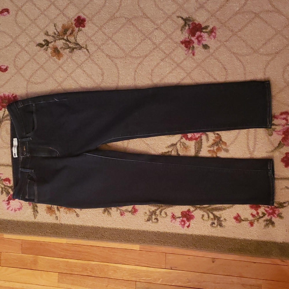 Levi Mid Rise Skinny Dark Wash Jeans